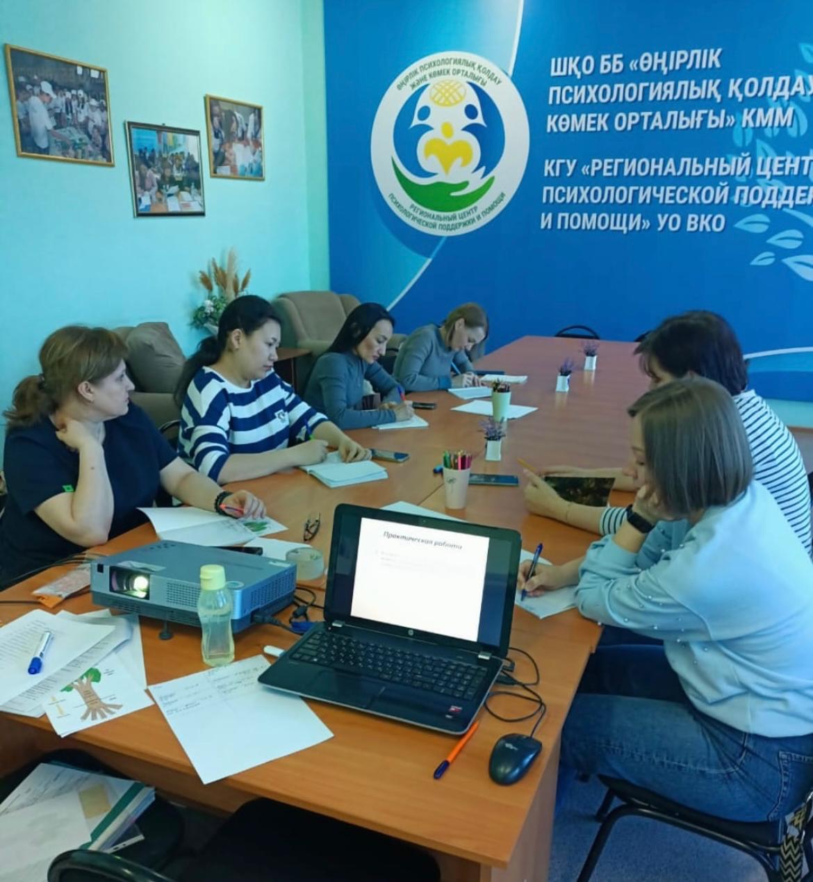 Ата-аналармен кездесу